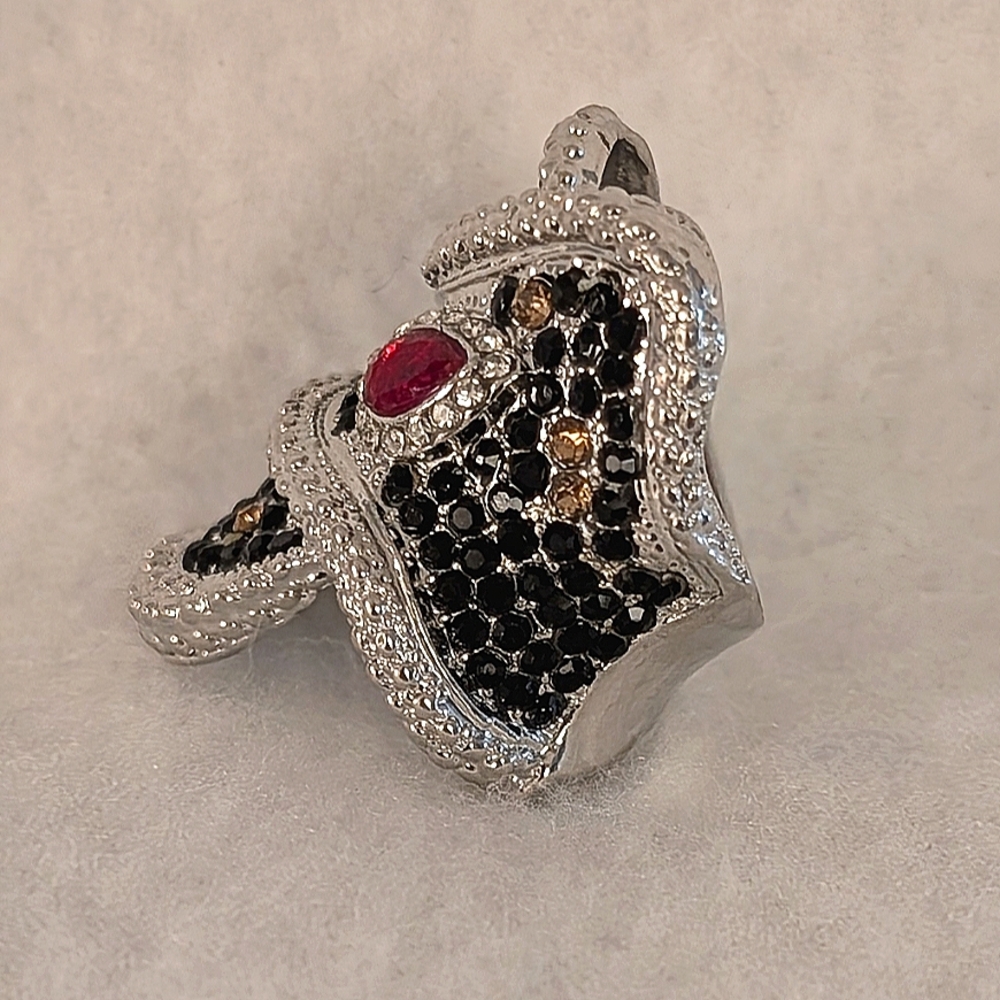 STATEMENT RING. SWIRLED CRYSTAL. - Picture 2 of 3